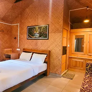 Monsoon Retreats Ecostay- Treehouse Bed & Breakfast