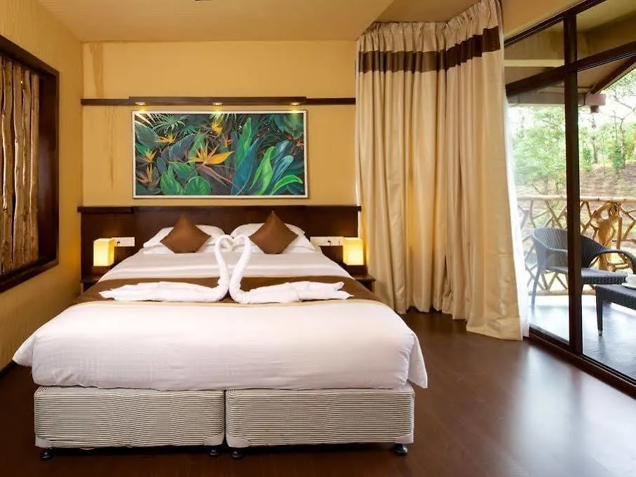 טקאדי Kofiland Resort