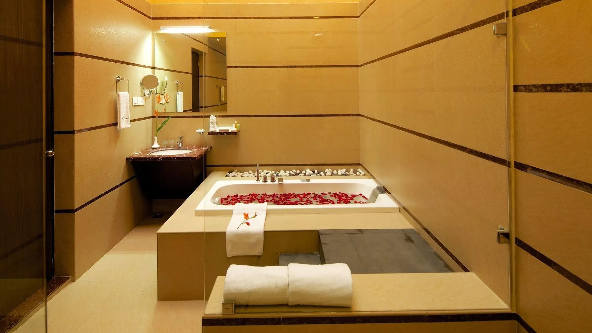 טקאדי Kofiland Resort